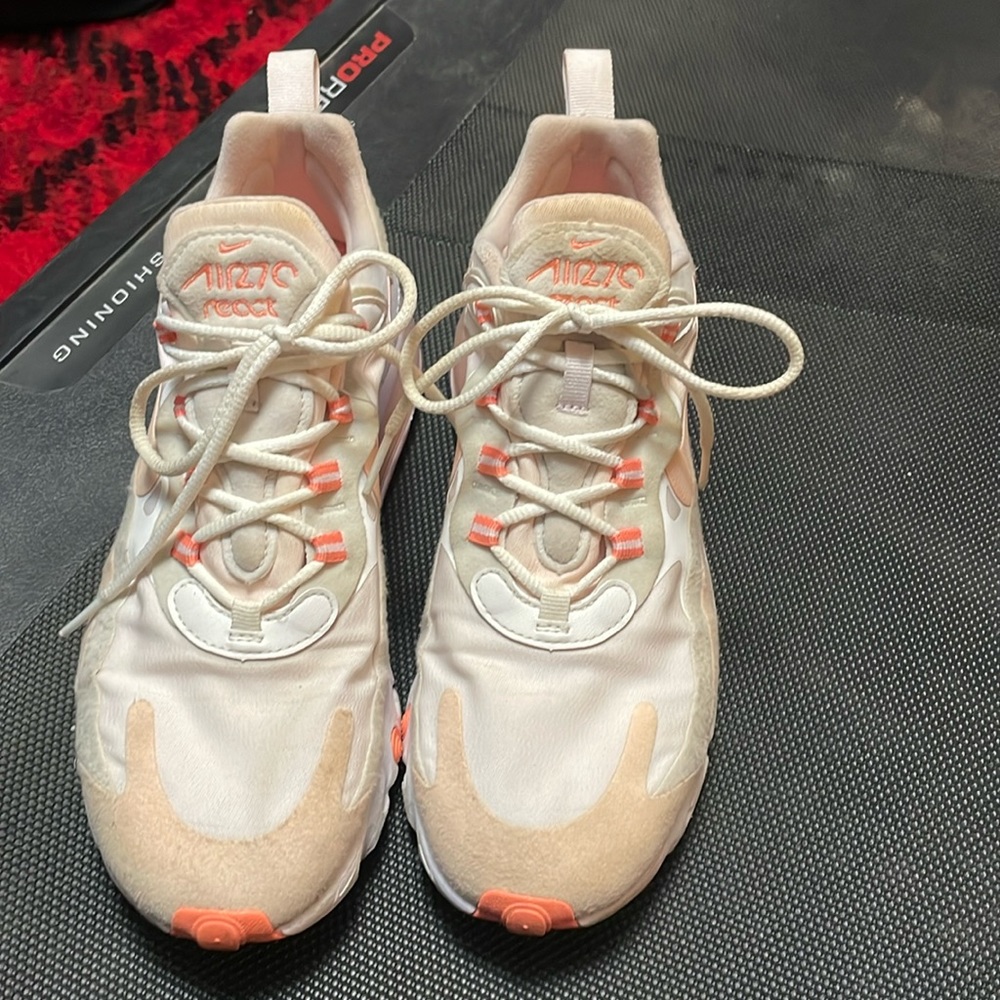 Women’s Nike 270 react size 8